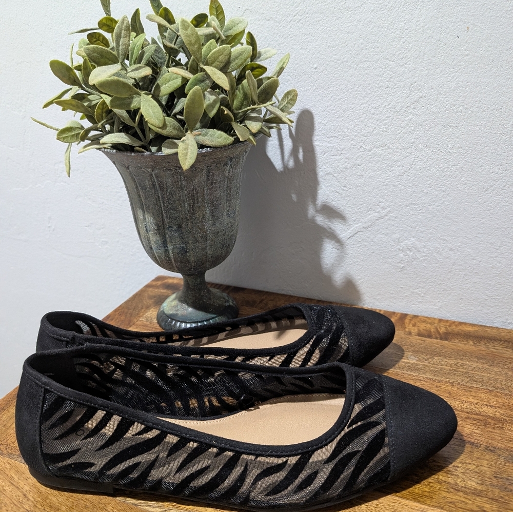 Torrid‎ Zebra Mesh Pointed Toe Flat  Black Size 11ww EUC